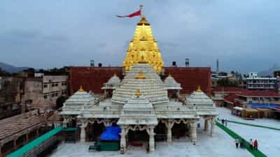 અંબાજી માતાજીના ભંડારાની ગણતરીનો પ્રારંભ, 70થી 80 વ્યક્તિનો સ્ટાફ ગણતરીમાં જોતરાયો