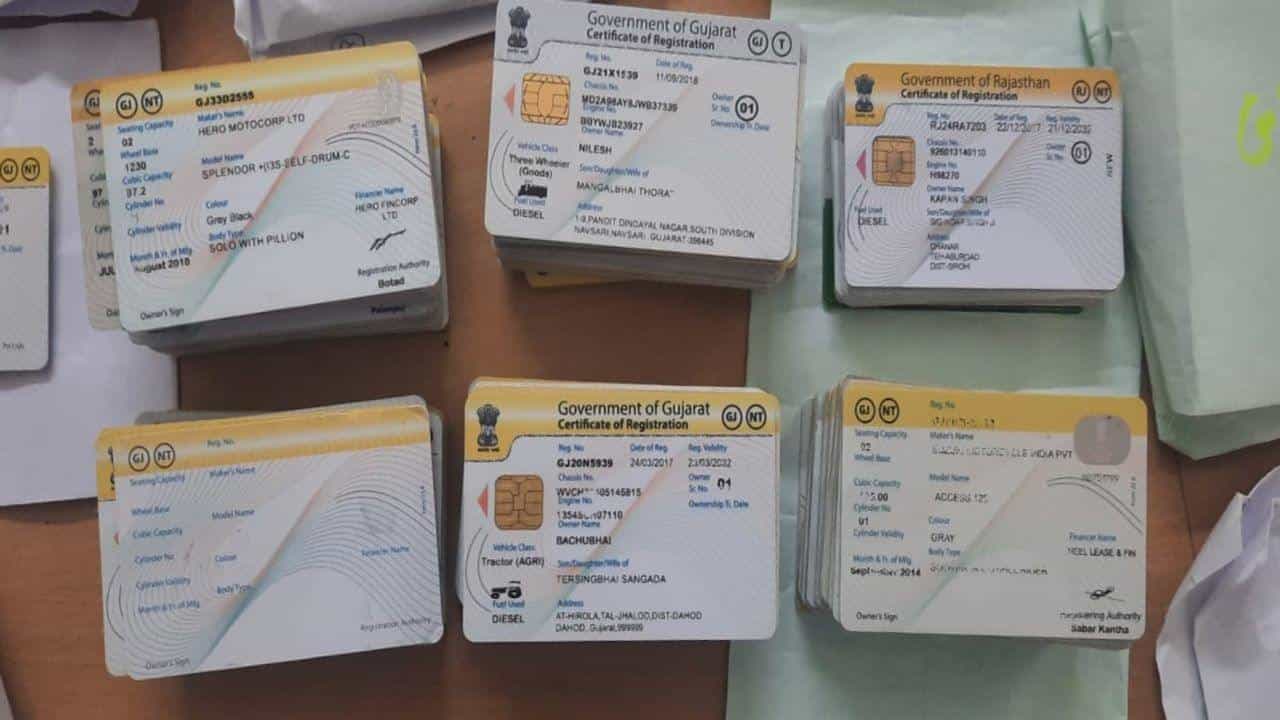 અમદાવાદ : બનાવટી આરસી બુક થકી જુની ગાડીઓનું વેચાણ કરતી આંતરરાજય ટોળકીનો પર્દાફાશ