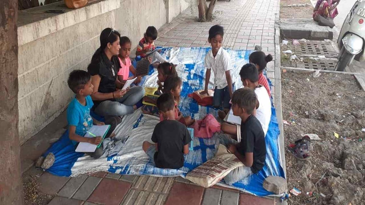 Surat: આ મહિલા ડોક્ટર એવા છે કે જે પહેલા શિક્ષણનો ઈલાજ કરે છે અને પછી ક્લિનિક પર આવેલા દર્દીઓનો, જાણો શું છે આ ખાસ વાત