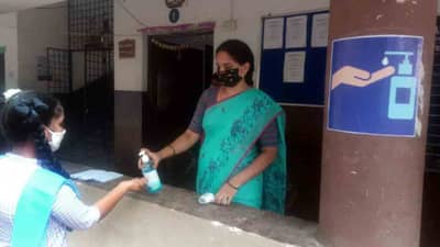 તેલંગાણામાં એક શાળામાં 42 વિદ્યાર્થીનીઓ અને એક શિક્ષિકા કોરોનાથી સંક્રમિત, તમામને આઇસોલેશનમાં રખાયા