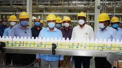 IFFCO એ બનાવ્યો રેકોર્ડ, નેનો યુરિયાની એક કરોડ બોટલનું ઉત્પાદન પૂર્ણ, જાણો ખેડૂતોને કેટલો ફાયદો થશે ?