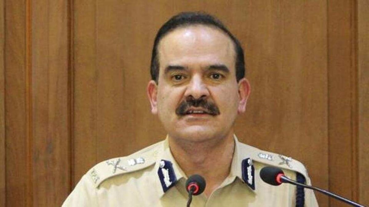 પરમબીરસિંહની વાપસી : મુંબઈના ફરાર ભૂતપૂર્વ પોલીસ કમિશ્નર પહોંચ્યા મુંબઈ,ખંડણી કેસના છે મુખ્ય આરોપી