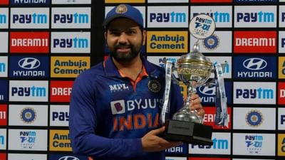  રોહિત શર્મા ન્યુઝીલેન્ડ સામેની T20 શ્રેણીમાં સૌથી મોટા રણવિર તરીકે ઉભરી આવ્યો હતો. 3 મેચની સિરીઝમાં તેની એવરેજ 53, સ્ટ્રાઈક રેટ 154.37 અને બેગમાં કુલ રન 159 હતા. આ 3 મેચમાં તેણે 2 અડધી સદી ફટકારી હતી. આ જ કારણ હતું કે તે પ્લેયર ઓફ ધ સિરીઝ બન્યો હતો.