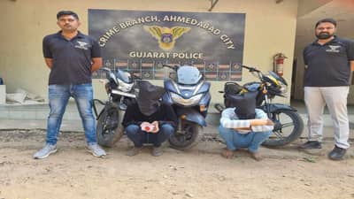 અમદાવાદ ક્રાઇમ બ્રાન્ચે રાત્રિના સમયે ચેન સ્નેચિંગ અને વાહન ચોરી કરતાં બે આરોપીને ઝડપ્યા