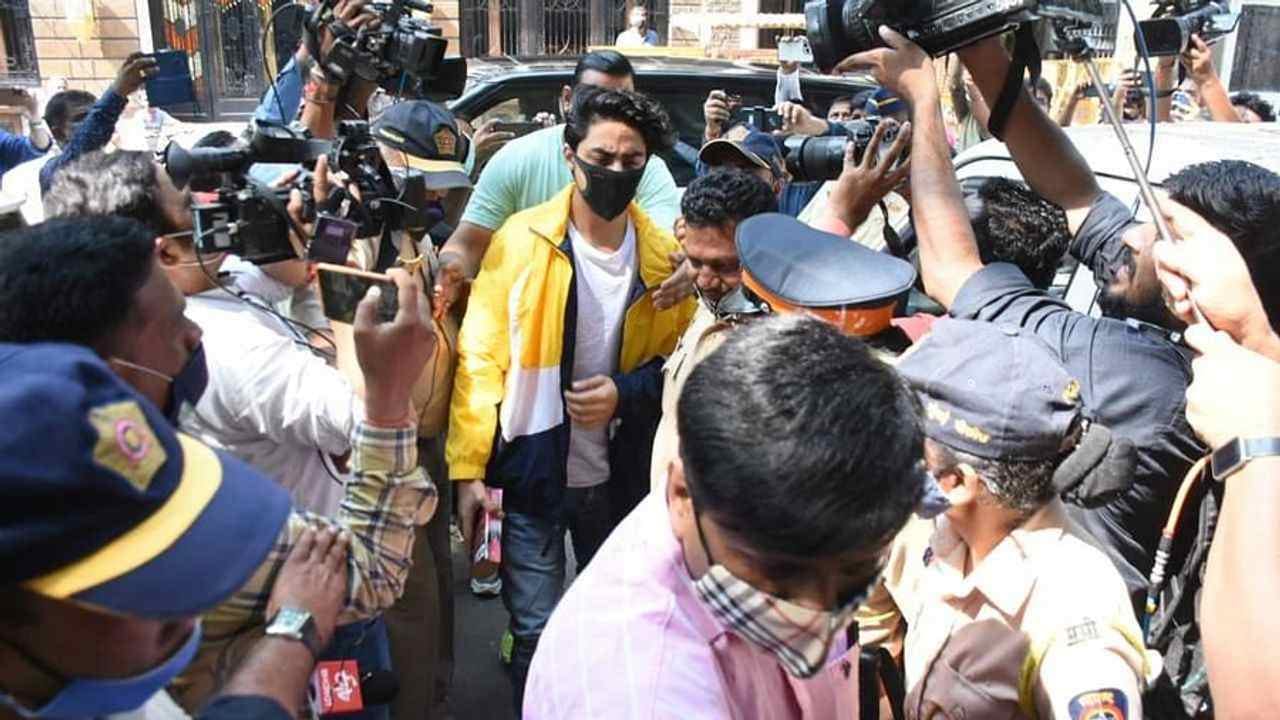 આર્યન ખાન સાપ્તાહિક હાજરી નોંધાવવા માટે પહોંચ્યો NCB ઓફિસ, શું આર્યન નોંધાવશે તેનું નિવેદન ?