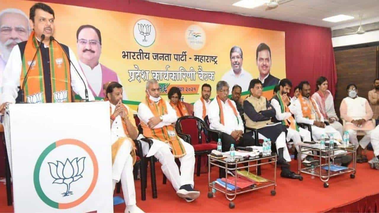 MUMBAI : ઉદ્ધવ ઠાકરે સરકાર પર દેવેન્દ્ર ફડણવીસના આકરા પ્રહાર, કહ્યું મહારાષ્ટ્રમાં હીંસા ઇરાદાપૂર્વકનો પ્રયોગ