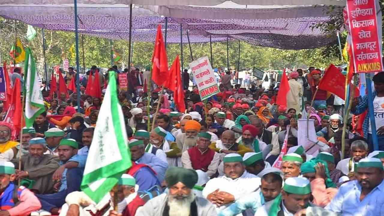 1 Year of Farmers Protest: દિલ્હી ગાઝીપુર બોર્ડર પર રાષ્ટ્રગીત ગાઈને ખેડૂતોએ બંધારણ દિવસની ઉજવણી કરી, ટિકૈતે કહ્યું આંદોલનને સમાપ્ત કરવાની હજુ સુધી કોઈ યોજના નથી