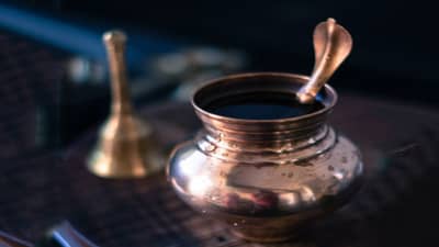 Bhakti: શું તમારા ઘરના મંદિરમાં છે આ પવિત્ર વસ્તુઓ ? જાણો પુણ્યફળની પ્રાપ્તિ કરાવનારી પૂજા સામગ્રી