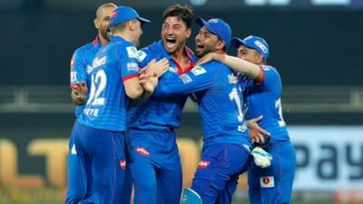 દિલ્હી કેપિટલ્સ પણ IPL જાળવી રાખવા પર ઘણી નજર રાખી રહી છે. સુપરસ્ટાર્સથી ભરેલી આ ટીમમાં ઘણા વિકલ્પો છે. દિલ્હીનો પૂર્વ કેપ્ટન શ્રેયસ અય્યર કેપ્ટનશિપ પરત ન મળવાને કારણે ટીમ છોડી રહ્યો છે. જો કે, શિખર ધવન, રવિચંદ્રન અશ્વિન, માર્કસ સ્ટોઇનિસ, શિમરોન હેટમાયર અને કાગિસો રબાડા જેવા સતત શાનદાર પ્રદર્શન કરનારાઓને છોડવા પડશે. જેમને ટીમ હરાજીમાં ખરીદવાનો પ્રયાસ કરી શકે છે.