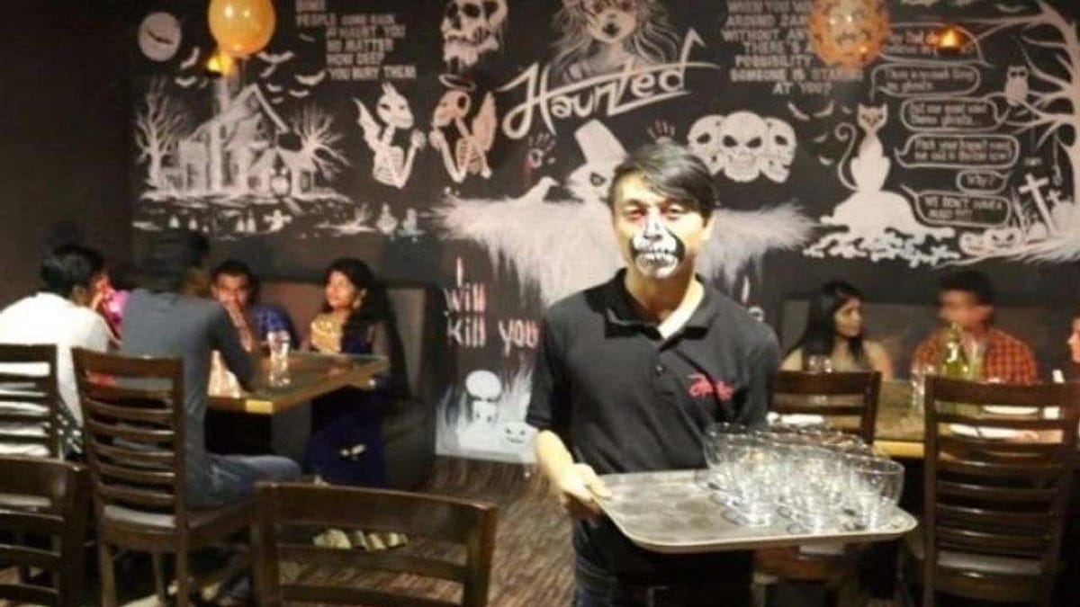 Ajab-gajab : અહીં છે દુનિયાનું અનોખું રેસ્ટોરન્ટ, જ્યાં ભૂત આવીને ગ્રાહકને પૂછે છે કે, તમે શું લેશો !