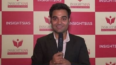 UPSC પરીક્ષા દેશની સૌથી અઘરી પરીક્ષાઓમાંની એક છે. આ પરીક્ષા પાસ કરવા માટે, ઉમેદવારોએ દિવસમાં ઓછામાં ઓછા 10-12 કલાક અભ્યાસ કરવો જરૂરી છે. તે ક્લીયર કરવામાં ઉમેદવારોને વર્ષો લાગી જાય છે. તે જ સમયે, કોઈપણ કોચિંગની મદદ વિના આવી મુશ્કેલ પરીક્ષાને ત્રણ વખત ક્રેક કરવી એ સરળ કાર્ય નથી. આ અસાધારણ સિદ્ધિ મેળવનાર વ્યક્તિ IAS અધિકારી હિમાંશુ ગુપ્તા છે.