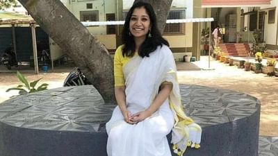 UPSCની પરીક્ષા દેશની સૌથી અઘરી પરીક્ષાઓમાંથી એક છે. તેમાં સામેલ થનારા લાખો ઉમેદવારોમાંથી થોડાક જ ઉમેદવાર સફળતા મેળવી શકે છે. ઘણા ઉમેદવારોને આ પરીક્ષાને ક્રેક કરવામાં ઘણા વર્ષો લાગી જાય છે. ઘણા ઓછા ઉમેદવાર એવા હોય છે, જે આ પરીક્ષાને પોતાના પ્રથમ અથવા બીજા પ્રયાસમાં પાસ કરી લે છે. એવું જ એક નામ છે 2018માં આઈએએસ બનેલા અનુપમા અંજલીનું (IAS Anupama Anjali). 