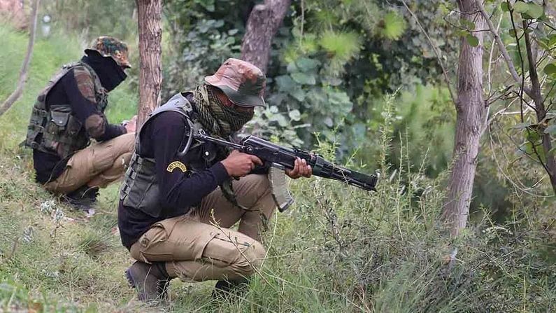 Jammu-Kashmir: દક્ષિણ કાશ્મીરના 2 વિસ્તારોમાં સુરક્ષા દળો સાથે અથડામણમાં 4 આતંકવાદીઓ ઠાર મરાયા, એન્કાઉન્ટર હજુ યથાવત