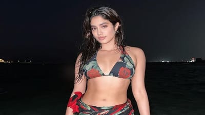 જ્હાન્વી કપૂર દુબઈમાં ખૂબ જ મસ્તી કરી રહી છે. તેણે હાલમાં જ તેના ઈન્સ્ટાગ્રામ એકાઉન્ટ પરથી કેટલીક તસવીરો શેર કરી છે જેમાં તે ખૂબ જ હોટ લાગી રહી છે.