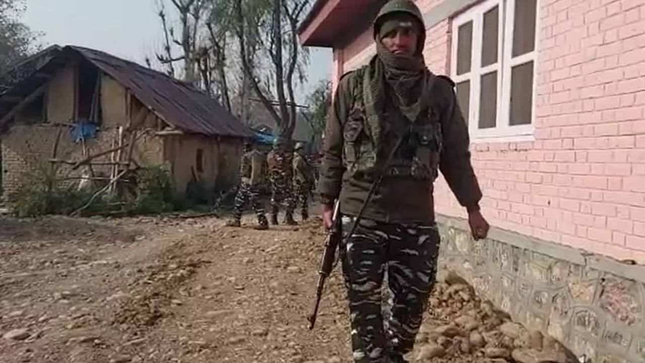 Jammu-Kashmir : સૈન્ય જવાનો પર ગોળીબાર કરનાર આતંકવાદી કુલગામ એન્કાઉન્ટરમાં ઠાર