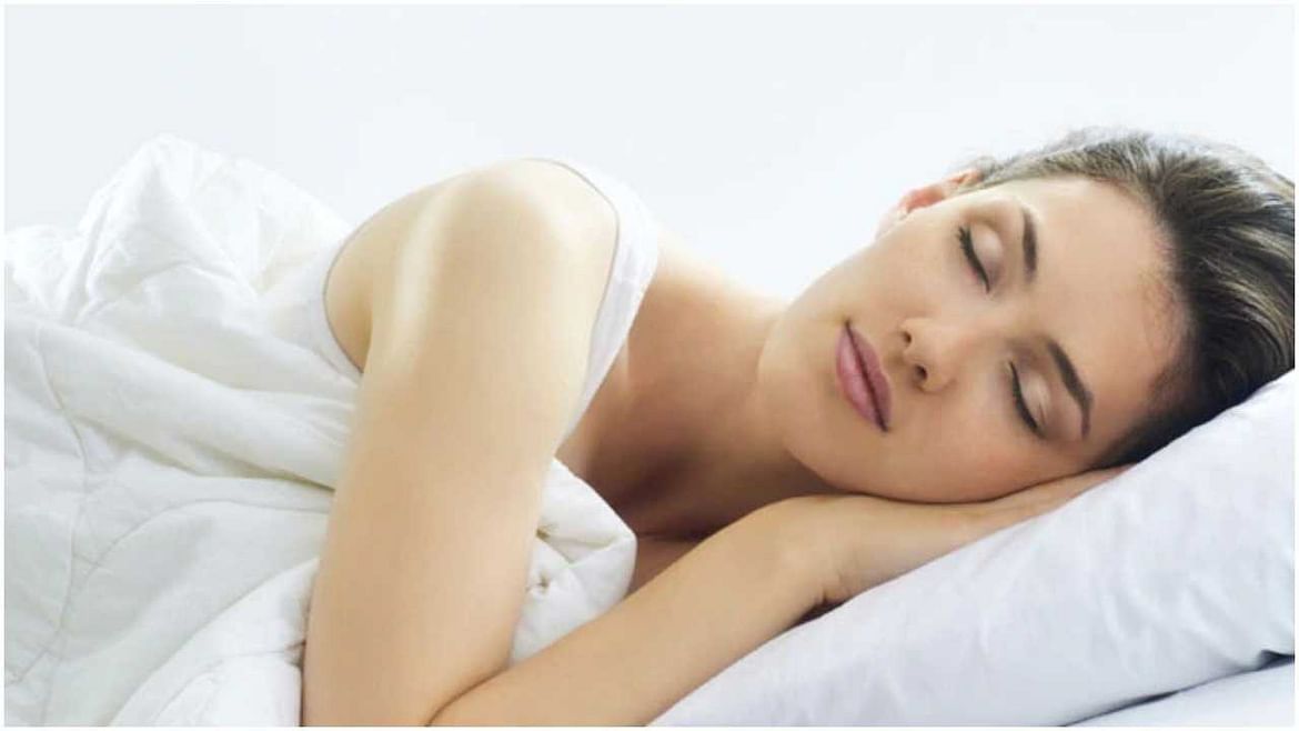 પૂરતી ઊંઘ મેળવો - શરદી સામે લડવા અને અટકાવવા માટે પૂરતી ઊંઘ લેવી જરૂરી છે. ઊંઘના અભાવને કારણે આપણે થાક અને સુસ્તી અનુભવીએ છીએ. ઊર્જાવાન રહેવા માટે દરરોજ 7 થી 8 કલાકની ઊંઘ લો.