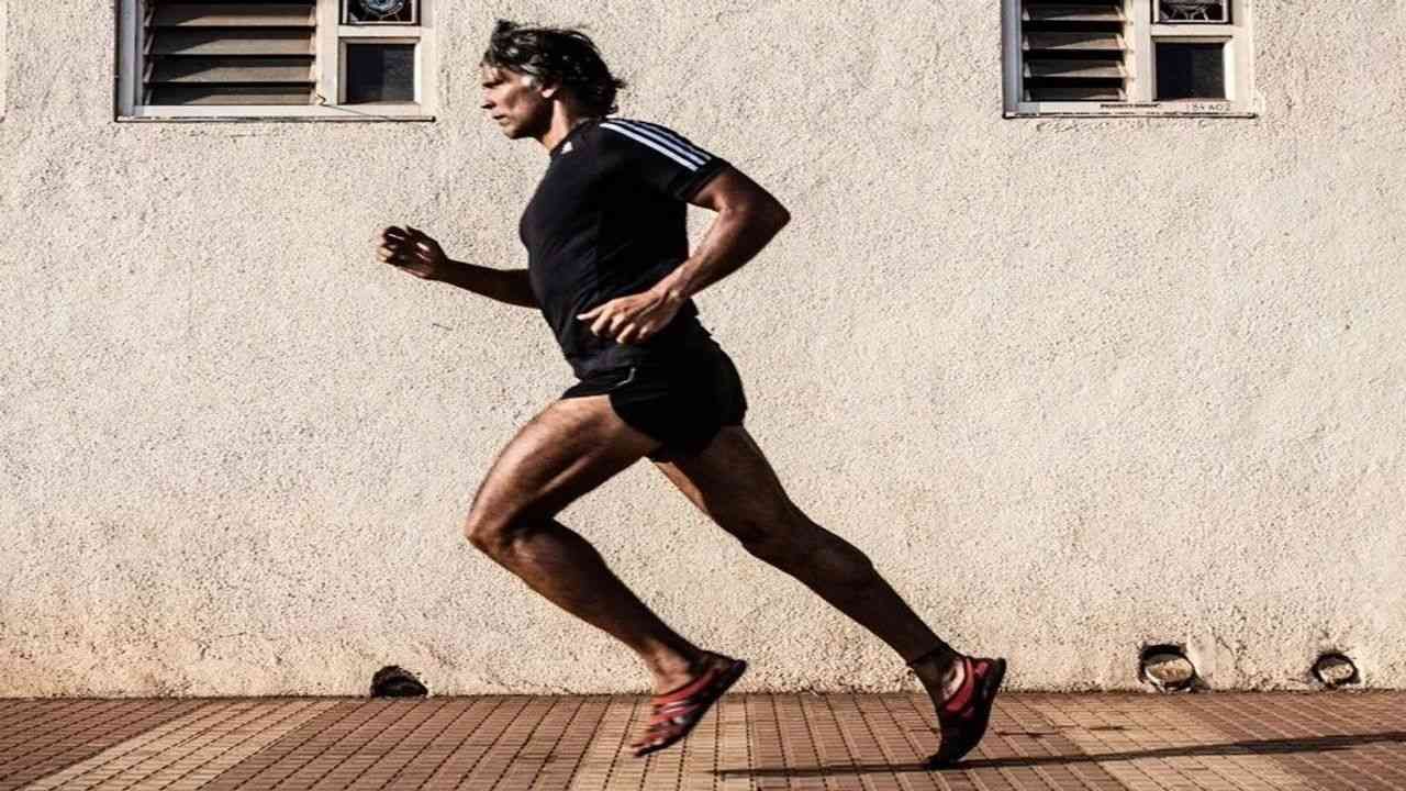 Health: ઉઘાડા પગે 420 કિમી દોડનાર મિલિંદ સોમન દોડતા પહેલા શું ખાય છે ? શું છે તેમના ફિટનેસનું સિક્રેટ ?