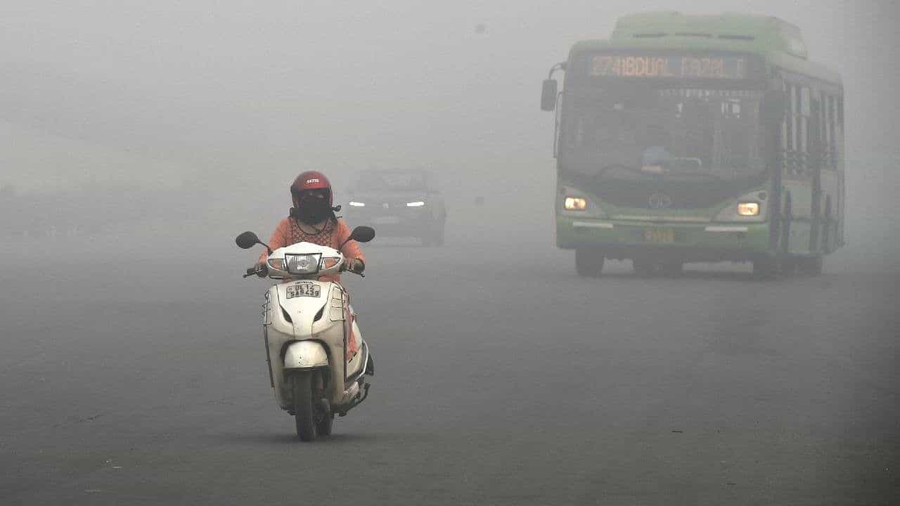Delhi Pollution: કેન્દ્ર સરકારે પ્રદૂષણને લઈને બોલાવી ઈમરજન્સી બેઠક, થઈ શકે છે મોટી જાહેરાત