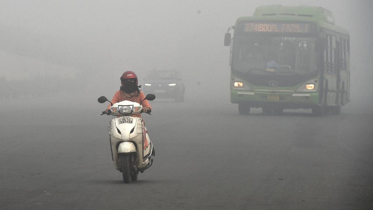 Delhi Air Pollution: દિલ્હીમાં પ્રદૂષણ પર નિયંત્રણો વધુ કડક થઇ શકે છે, લોકડાઉન અંગે આજે લેવાશે નિર્ણય