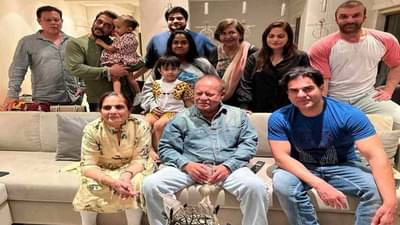 સલમાન ખાને ફેમિલી ફોટો શેર કરીને પિતા સલીમ ખાનને 86માં જન્મદિવસની આપી શુભેચ્છા