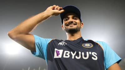 IND vs NZ: હર્ષલ પટેલને ન્યુઝીલેન્ડ સામે અપાઇ તક, ઇજાને લઇને બહાર થયેલા સિરાજના સ્થાને મળ્યો ડેબ્યૂનો મોકો