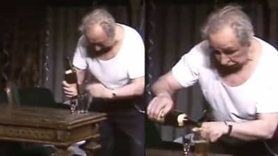 Viral Video: એક પગ કબરમાં અને એક હાથમાં વાઇનનો ગ્લાસ ! IPS ઓફિસરે શેયર કર્યો દારૂડિયા વૃદ્ધનો વીડિયો