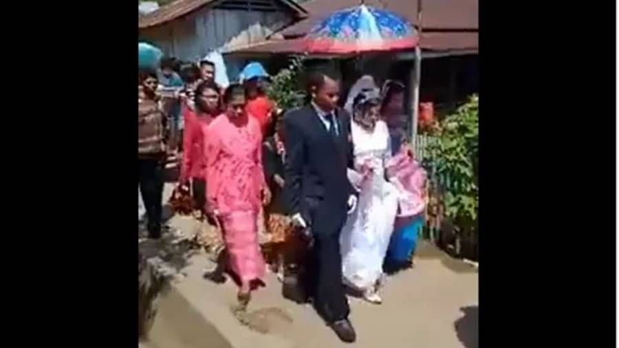 Viral Video : વાયરલ થઇ રહ્યો છે લગ્નનો આ મજેદાર વીડિયો, વરરાજા અને કન્યાનો અંદાજ જોઇને તમારુ પણ આવી જશે દિલ