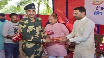 કચ્છ સરહદ પર સાંસદ વિનોદ ચાવડાએ જવાનો સાથે દિવાળી પર્વની ઉજવણી કરી, મોં મીઠુ કરાવ્યું