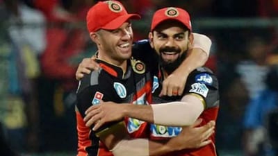 વિરાટ કોહલીએ IPL-2021ના બીજા ભાગમાં કહ્યું હતું કે રોયલ ચેલેન્જર્સ બેંગ્લોરમાં કેપ્ટન તરીકે આ તેની છેલ્લી સીઝન છે. મતલબ કે વિરાટ IPL-2022માં RCBની કેપ્ટનશીપ નહીં કરે. કોહલી બાદ તેની જગ્યાએ દક્ષિણ આફ્રિકાના એબી ડી વિલિયર્સનું નામ આગળ વધી રહ્યું હતું, પરંતુ ડી વિલિયર્સે શુક્રવારે ક્રિકેટના તમામ ફોર્મેટમાંથી નિવૃત્તિ જાહેર કરી દીધી હતી. હવે સવાલ એ છે કે જ્યારે ટીમના બે જૂના ખેલાડીઓ કેપ્ટનશીપની રેસમાંથી બહાર છે ત્યારે RCB આગામી IPL કોના નેતૃત્વમાં રમશે?