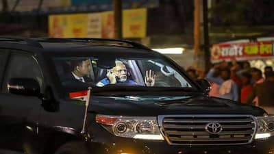 વડાપ્રધાન નરેન્દ્ર મોદીને વર્લ્ડ ક્લાસ સ્ટેશન પહોંચાડનાર ગાડીમાં છે ખાસ આ ફીચર્સ, જાણો