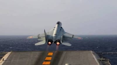 Indian Army : નેવીમાં પણ એરફોર્સની જેમ હોય છે પાયલટ, જાણો તેમનું કામ શું હોય છે ?