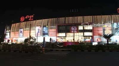 Surat : સેન્ટ્રલ મોલમાંથી ચોર દિવાળી કરી ગયો, જુના કપડાં પહેરી અંદર આવ્યો અને બ્રાન્ડેડ કપડાં બુટ પહેરી ભાગી ગયો