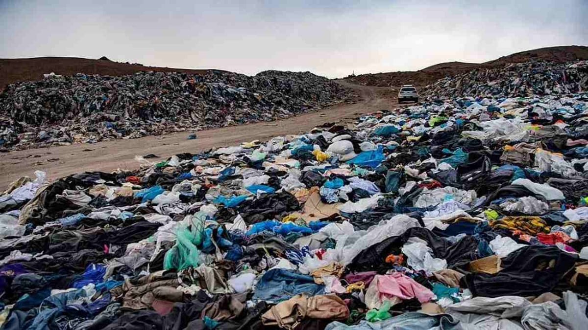 શું તમે ક્યારે પણ સાંભળ્યું છે કે કપડાનો પહાડ હોય ? આ દેશમાં બની રહેલા પહાડને કારણે વધી રહ્યું છે પ્રદુષણ