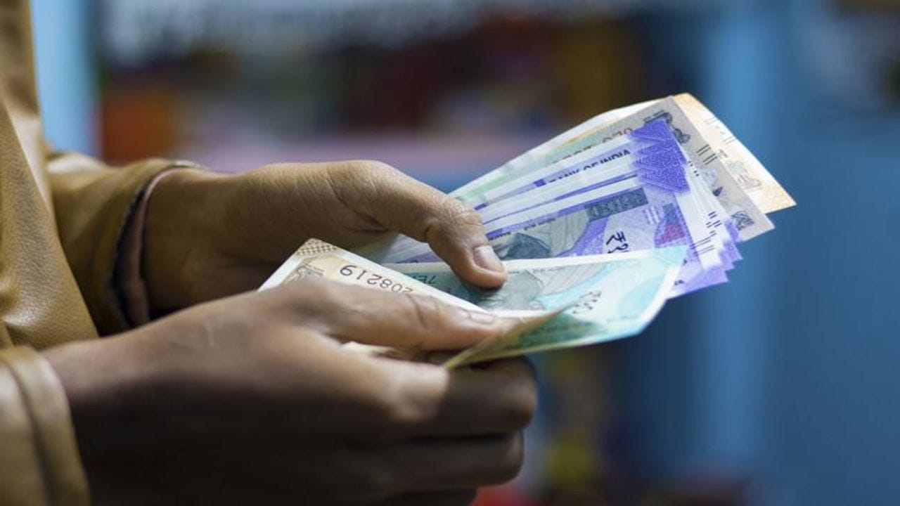 દેશમાં Cash Less સિસ્ટમની રચનાના પ્રયાસો વચ્ચે આર્થિક વ્યવહારોમાં વિક્રમી વધારો, લોકો પાસે 28.30 લાખ કરોડ રૂપિયા કેશ પડયા છે