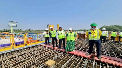 અમદાવાદ-મુંબઇ બુલેટ ટ્રેનની કામગીરી પુરજોશમાં, રેલ્વે રાજ્ય મંત્રી દર્શના જરદોશે નવસારીમાં કામગીરીની સમીક્ષા કરી