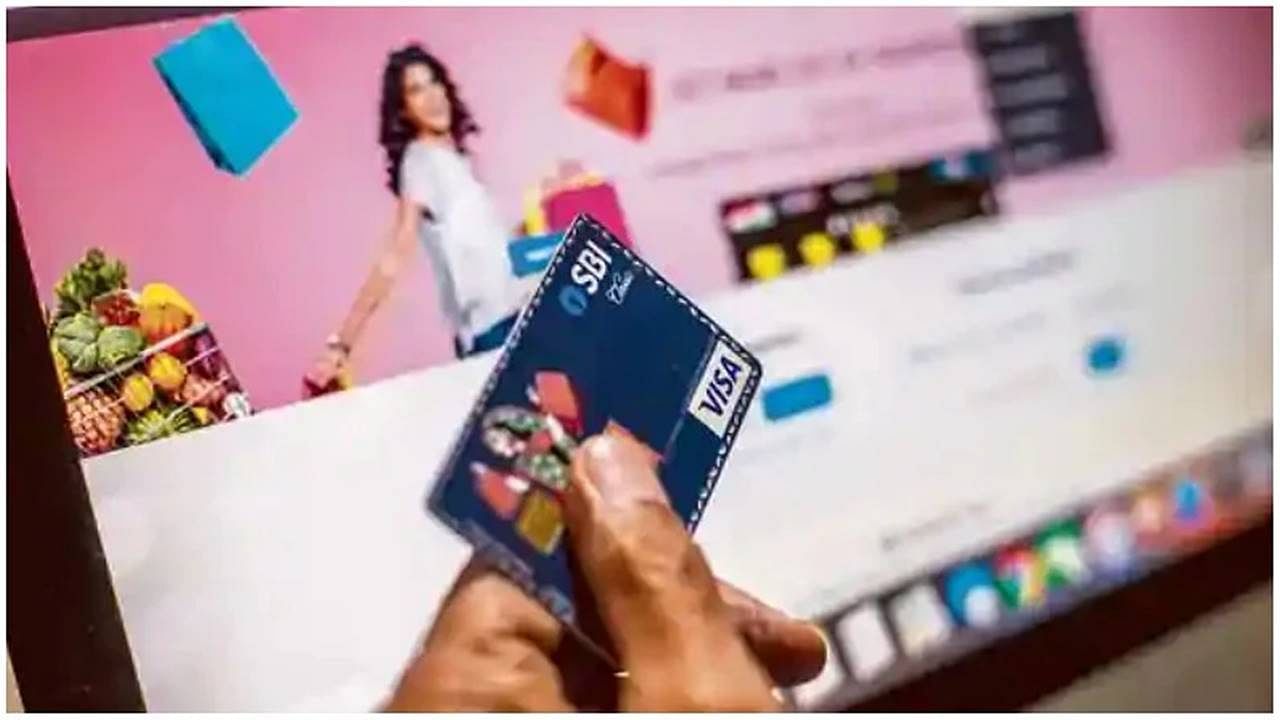 SBI Credit Card યુઝર્સ માટે માઠાં સમાચાર, 1 ડિસેમ્બરથી EMI ટ્રાન્ઝેક્શન પર 99 રૂપિયાનો વધારાનો ચાર્જ ચૂકવવો પડશે, જાણો વિગતવાર