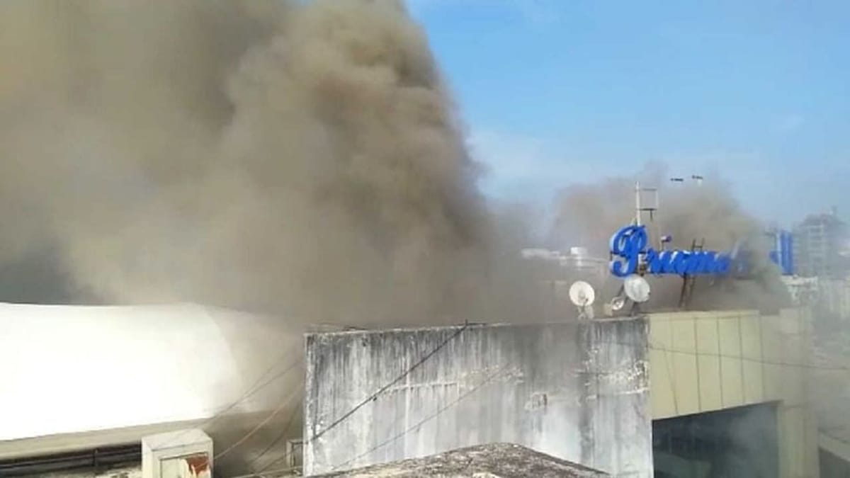 મુંબઈમાં આગનો સિલસિલો યથાવત : શહેરના વિલે પાર્લે વિસ્તારમાં ત્રણ માળની ઈમારતમાં ભીષણ આગ, ફાયર ફાઈટરનો કાફલો ઘટના સ્થળે