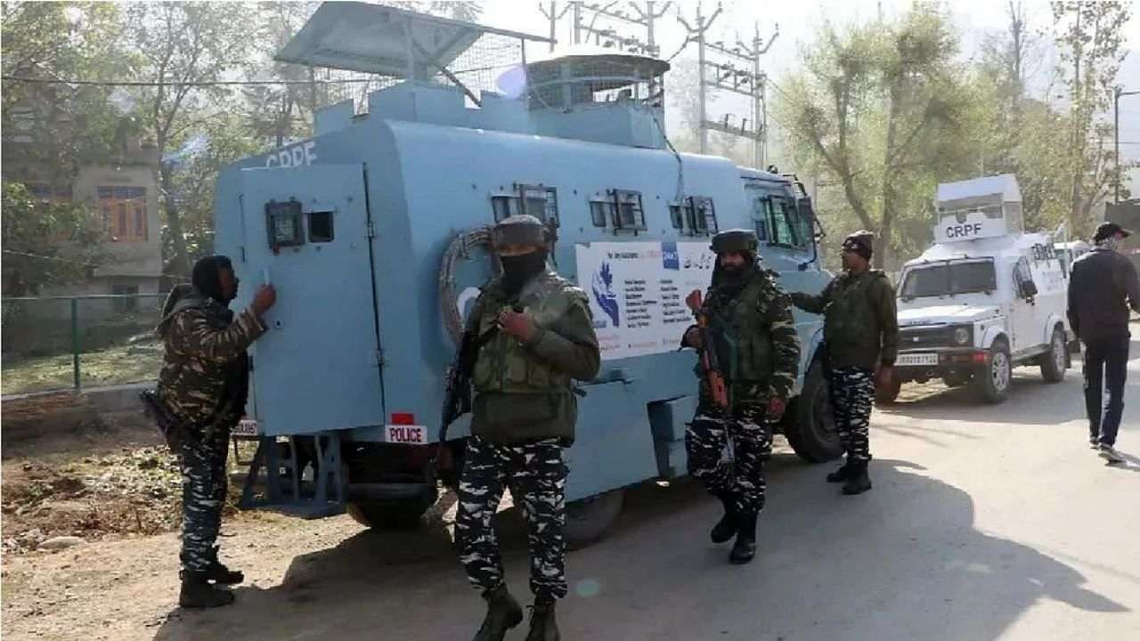 Jammu Kashmir: શ્રીનગરમાં આતંકીઓએ પોલીસકર્મીની ગોળી મારીને કરી હત્યા, સુરક્ષાદળોએ શરૂ કર્યુ સર્ચ ઓપરેશન