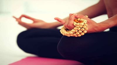 Garland Chanting Remedies: ભગવાનની પૂજા સમયે માળા કરવાથી થશે મનોકામના પુર્ણ, જાણો કેવી રીતે?