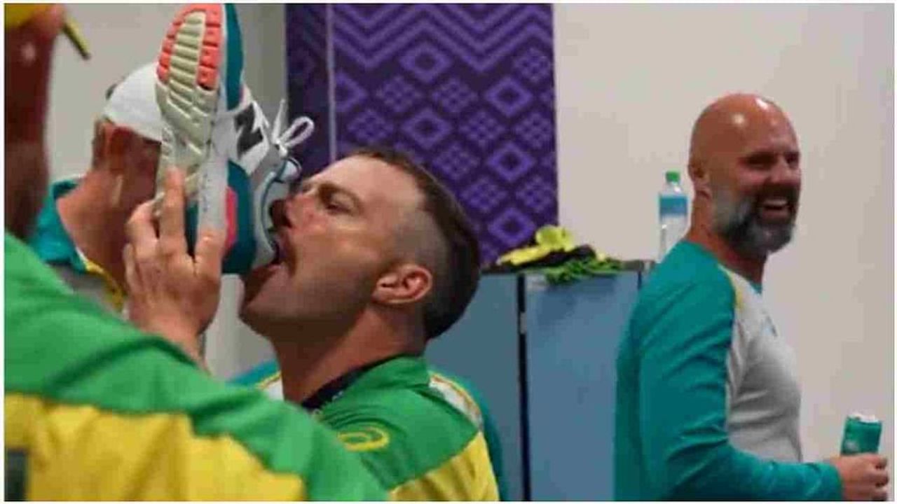 T20 World Cup: ઓસ્ટ્રેલિયન ખેલાડીઓને જીતની ખુશીનો પાર ના રહ્યો, ડ્રેસીંગ રુમમાં જૂતામાં જામ છલકાવી પિધાં, Video