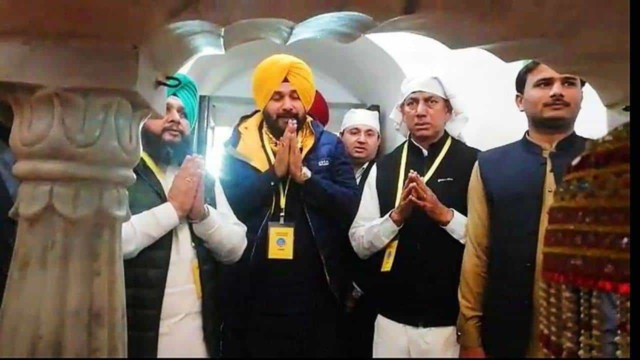 કરતારપુર ગુરુદ્વારા પહોચેલા નવજોતસિંહ સિદ્ધુનુ વિવાદાસ્પદ નિવેદન, કહ્યુ ઈમરાનખાન મારા મોટાભાઈ, પાકિસ્તાન તરફથી મને બહુ પ્રેમ મળ્યો