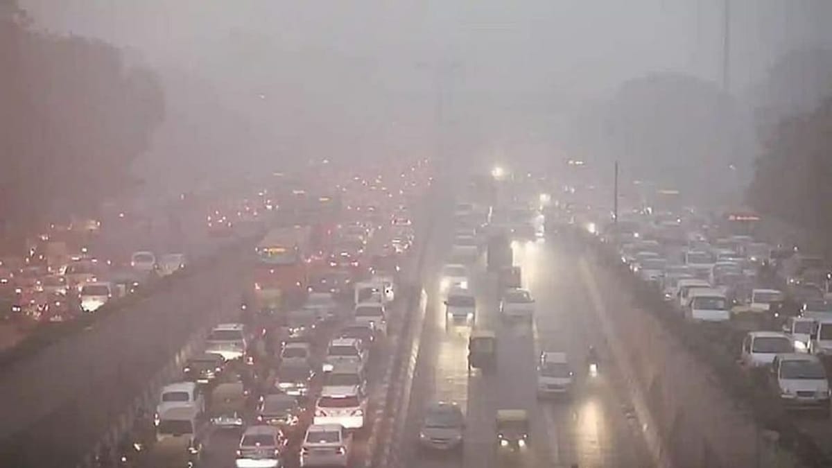 Delhi Air Pollution: પ્રતિબંધો હળવા કર્યા પછી દિલ્હીની હવા થઇ પ્રદુષિત, આજે AQI ફરી 385 પર પહોંચ્યો