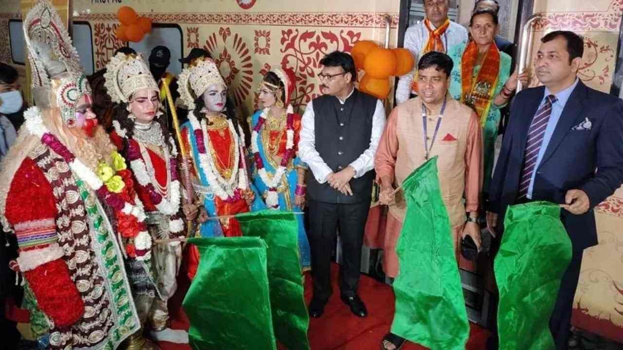 Ramayana Train: રામાયણ યાત્રા માટે દિલ્હીથી રવાના થઈ પ્રથમ ટ્રેન, ભગવાન રામથી જોડાયેલા તીર્થસ્થળોના થશે દર્શન, જાણી લો ભાડુ