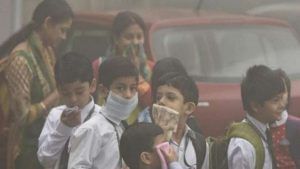 દિલ્હીમાં વાયુ પ્રદૂષણ ચિંતાજનક સ્થિતિ પર પહોંચ્યુ, બાળકોના હિત માટે પર્યાવરણ નિષ્ણાંતોએ શાળાઓ બંધ રાખવાની સલાહ આપી