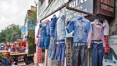 Surat: સ્કૂલો શરૂ થતાં જ યુનિફોર્મ-સ્ટેશનરીના ધંધામાં પણ આવી તેજી, વાલીઓએ ખરીદી માટે કરી પડાપડી