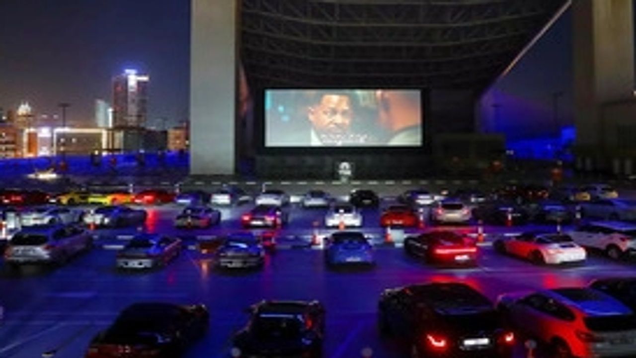 આ પ્રકારનું થિયેટર ખુલ્લી હવામાં અથવા ટેરેસ પર હોય છે. તેથી લોકો એકબીજાના સંપર્કમાં આવતા નથી અને ચેપનું જોખમ ઓછુ  રહે છે. 