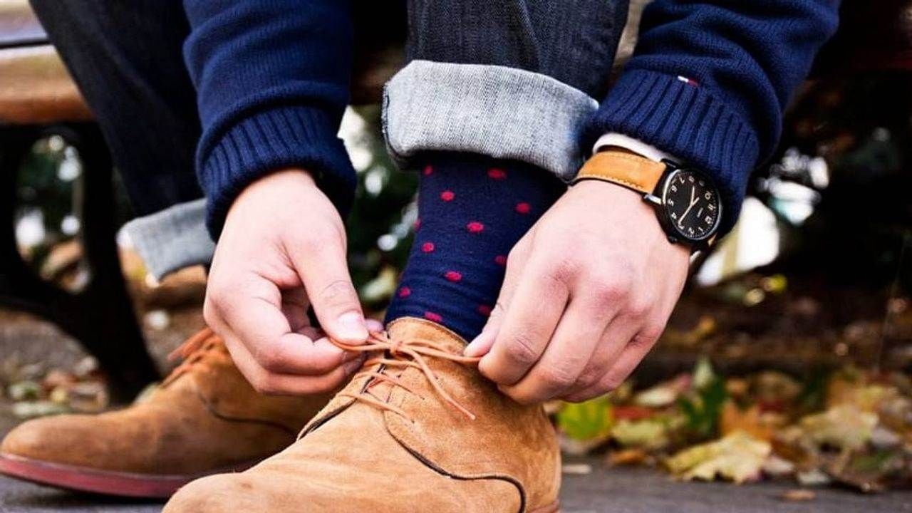Astro Tips for Shoes: પગરખાંથી જોડાયેલુ છે તમારું ભાગ્ય, જાણો પગરખાંથી જોડાયેલા જ્યોતિષ ઉપાય