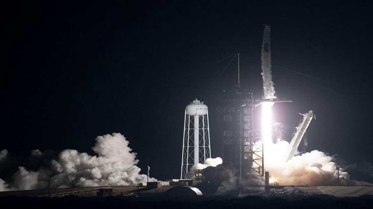 SpaceX ક્રૂ ડ્રેગન કેપ્સ્યુલે સફળતા પૂર્વક ભ્રમણકક્ષા લેબમાં ડોક કર્યું, 4 મુસાફરો ઇન્ટરનેશનલ સ્પેસ સ્ટેશન પહોંચ્યા