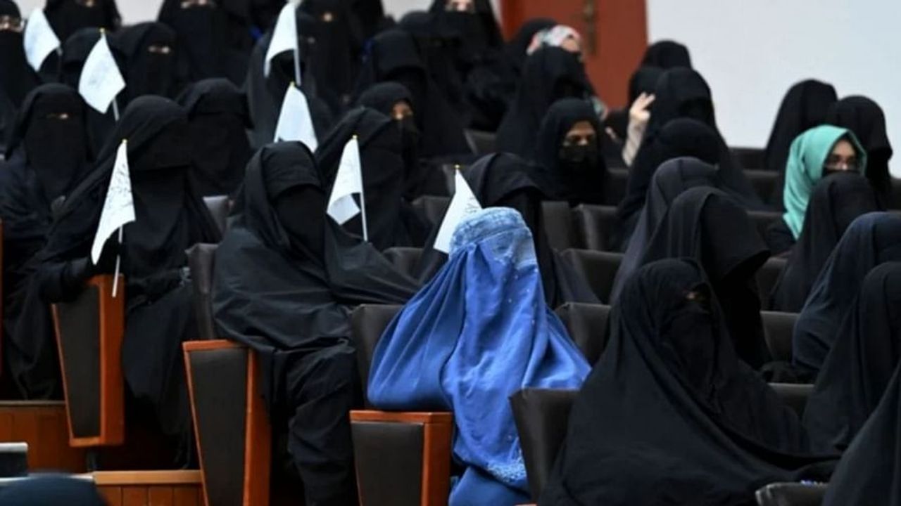 Afghanistan: તાલિબાનનું નવું ફરમાન, મહિલા એક્ટર્સવાળા શો બંધ કરે ટીવી ચેનલ, એન્કર્સ માટે હિજાબ પહેરવો અનિવાર્ય