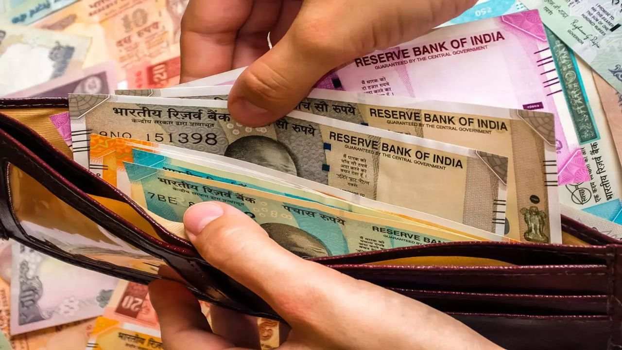 Money Saving Tips  :  ફેસ્ટિવલ સીઝનમાં બિનજરૂરી ખરીદી તમારું ખિસ્સું ખાલી ન કરીદે તેનું ધ્યાન રાખો, અનુસરો આ 5 ટિપ્સ